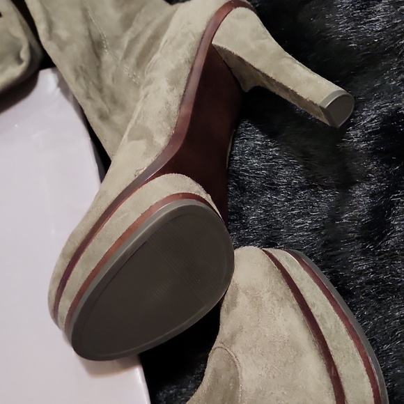 New Thigh-high Jennifer Lopez boots. Size 9.5 - Picture 2 of 2